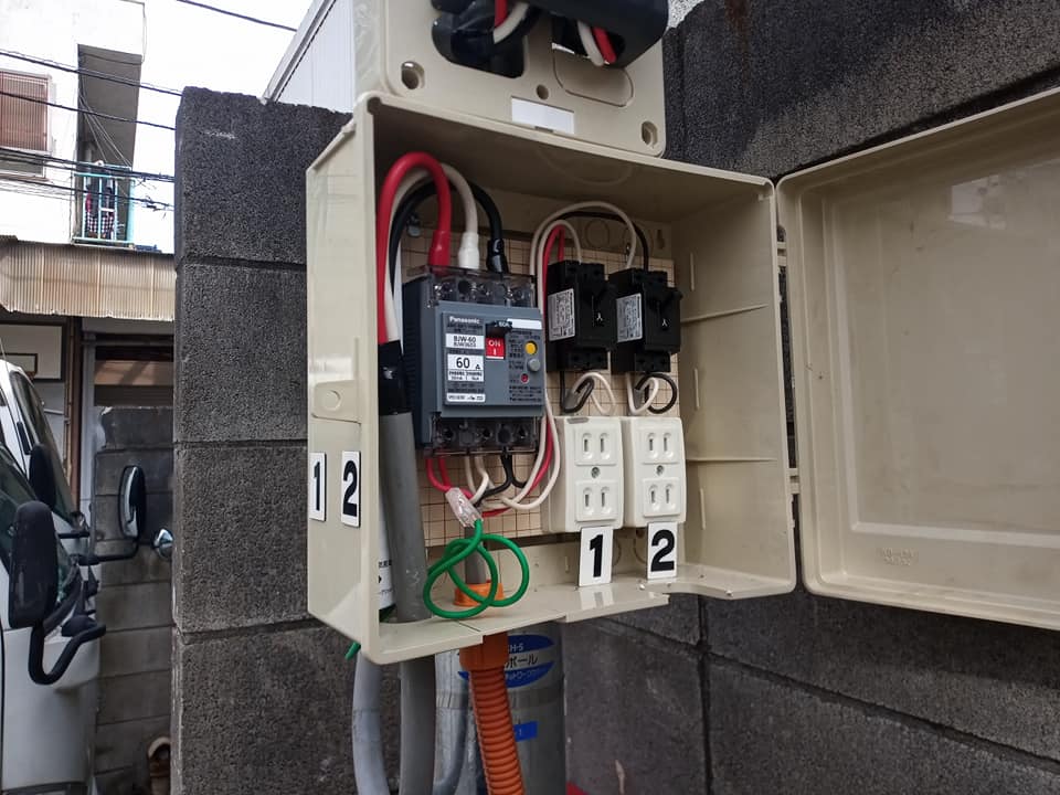 電源