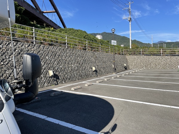 近くにスーパーがあり便…の写真